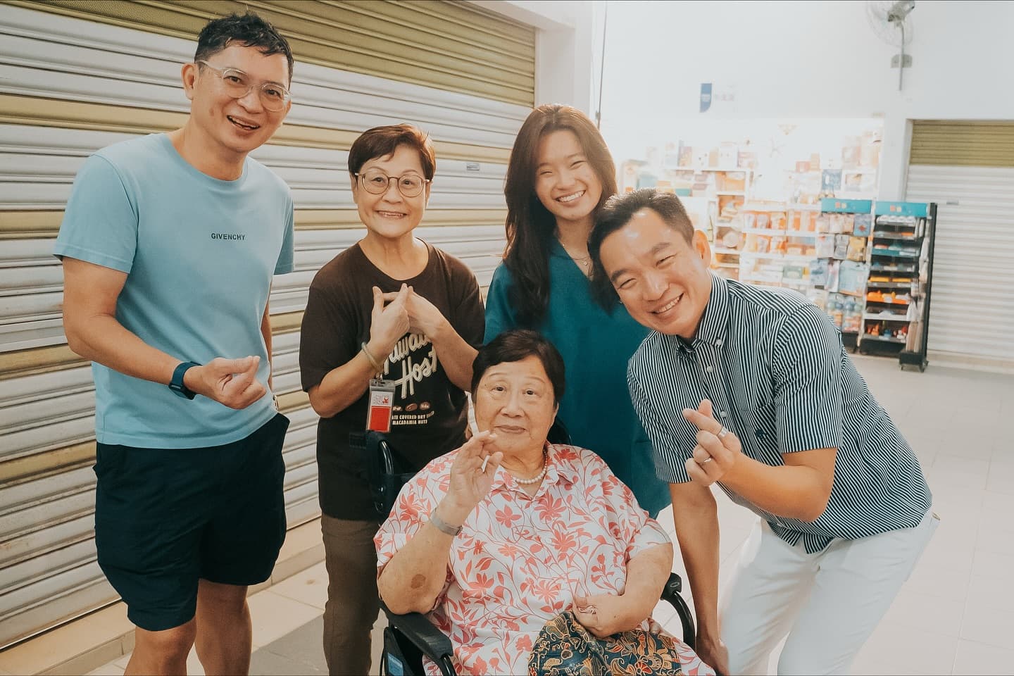 VM doctors with patients